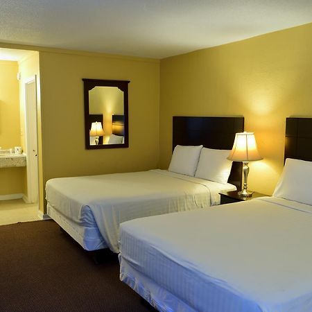 Red Carpet Inn Battleboro Екстер'єр фото