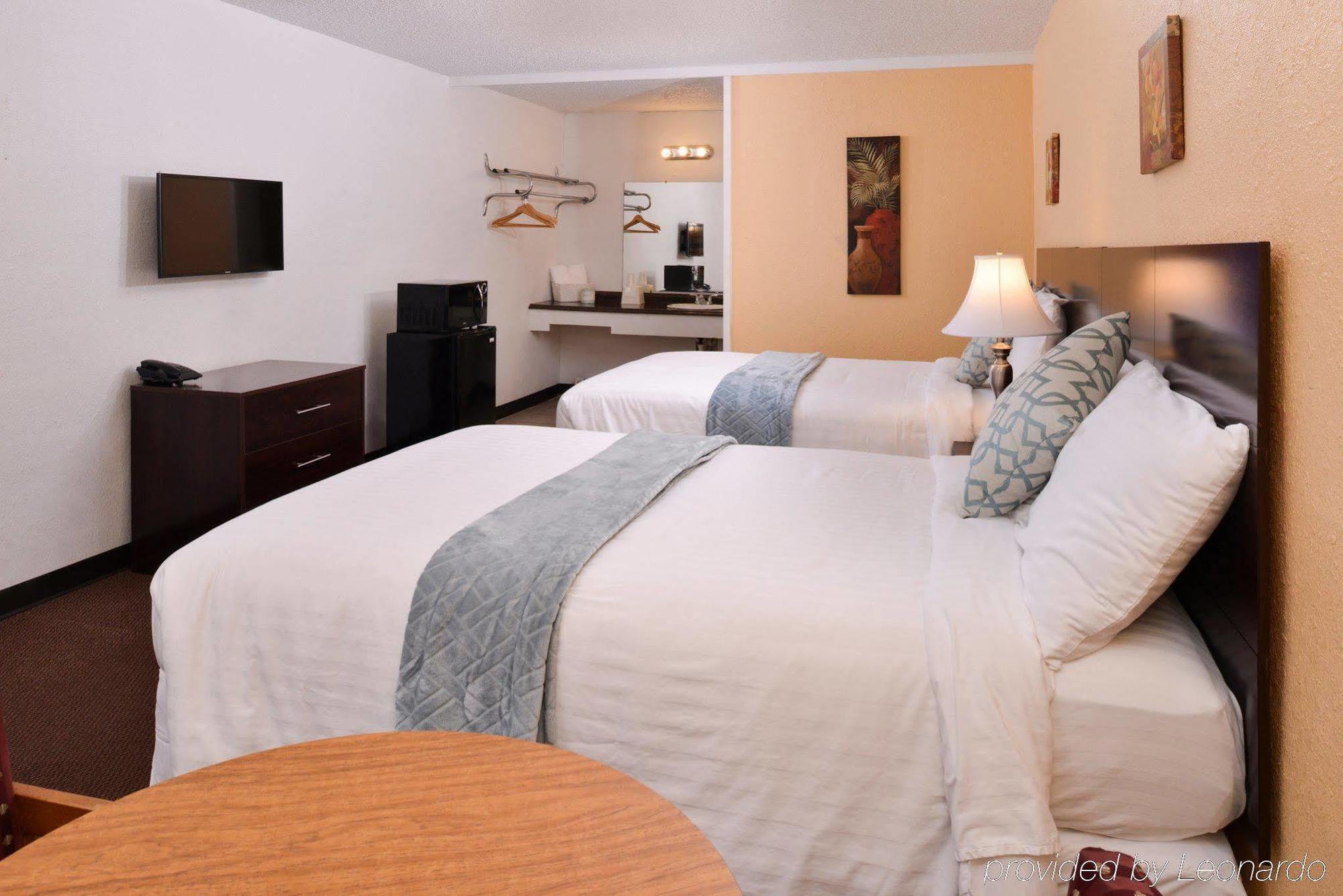 Red Carpet Inn Battleboro Екстер'єр фото