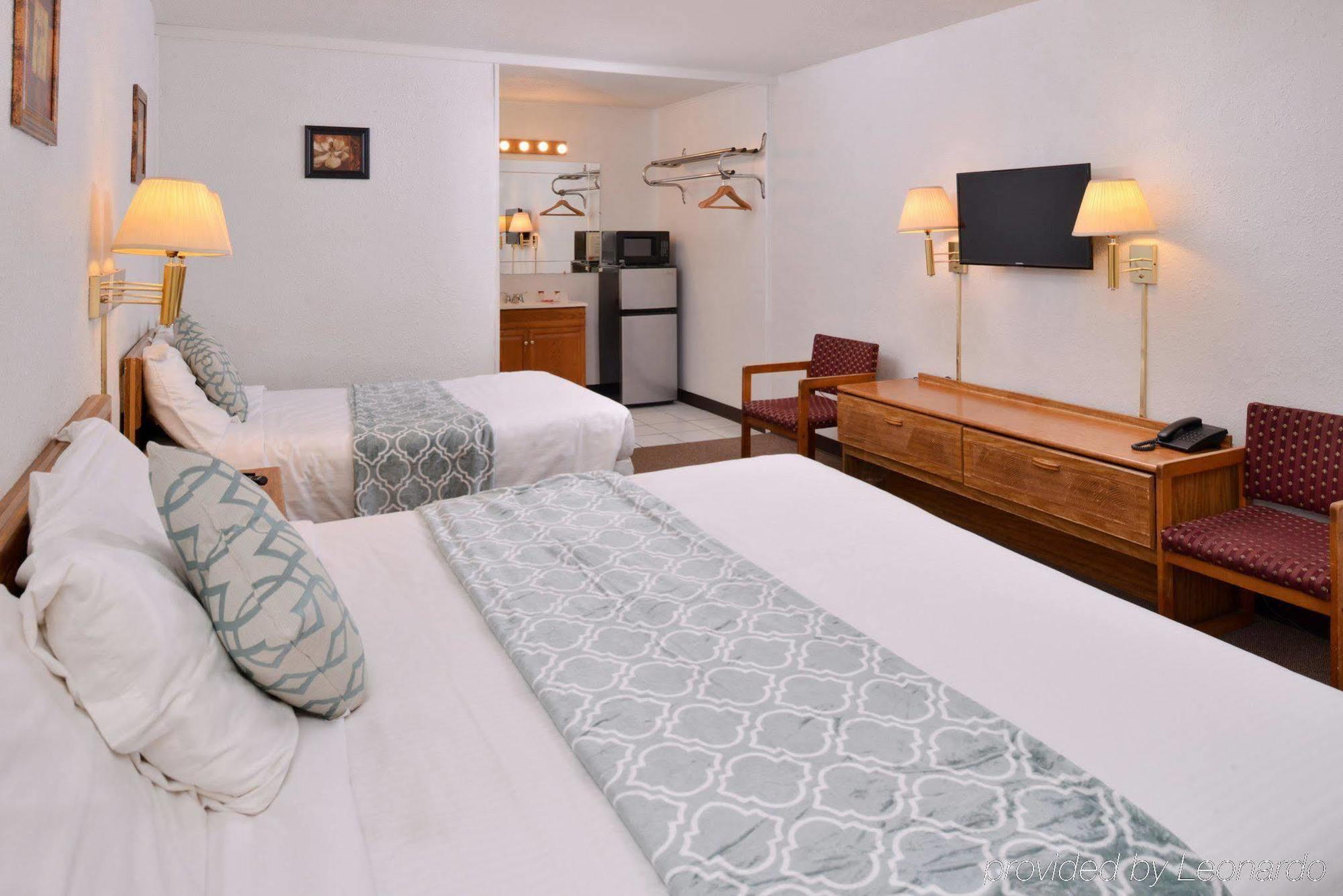 Red Carpet Inn Battleboro Екстер'єр фото