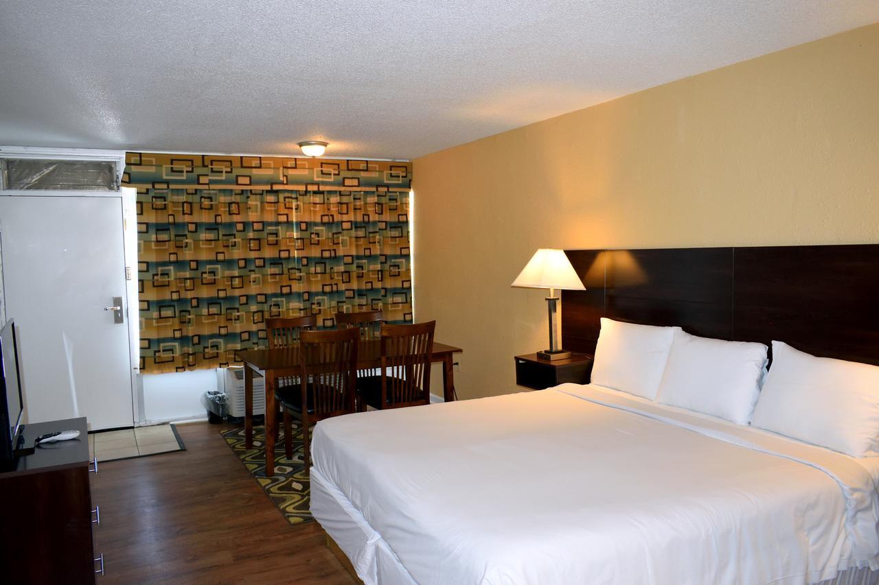 Red Carpet Inn Battleboro Екстер'єр фото