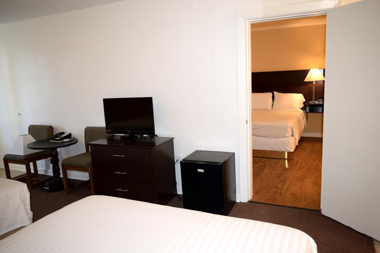 Red Carpet Inn Battleboro Екстер'єр фото