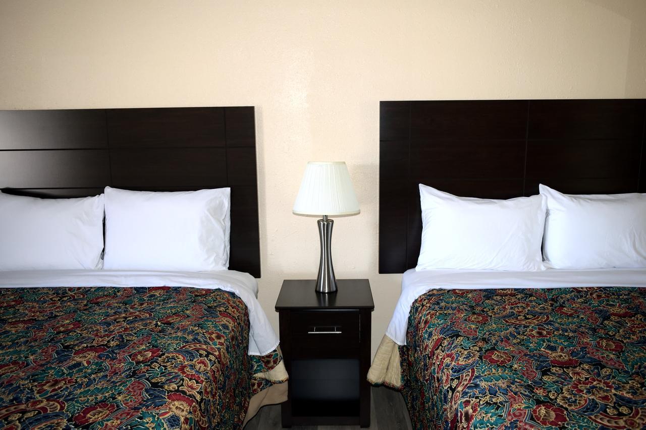 Red Carpet Inn Battleboro Екстер'єр фото