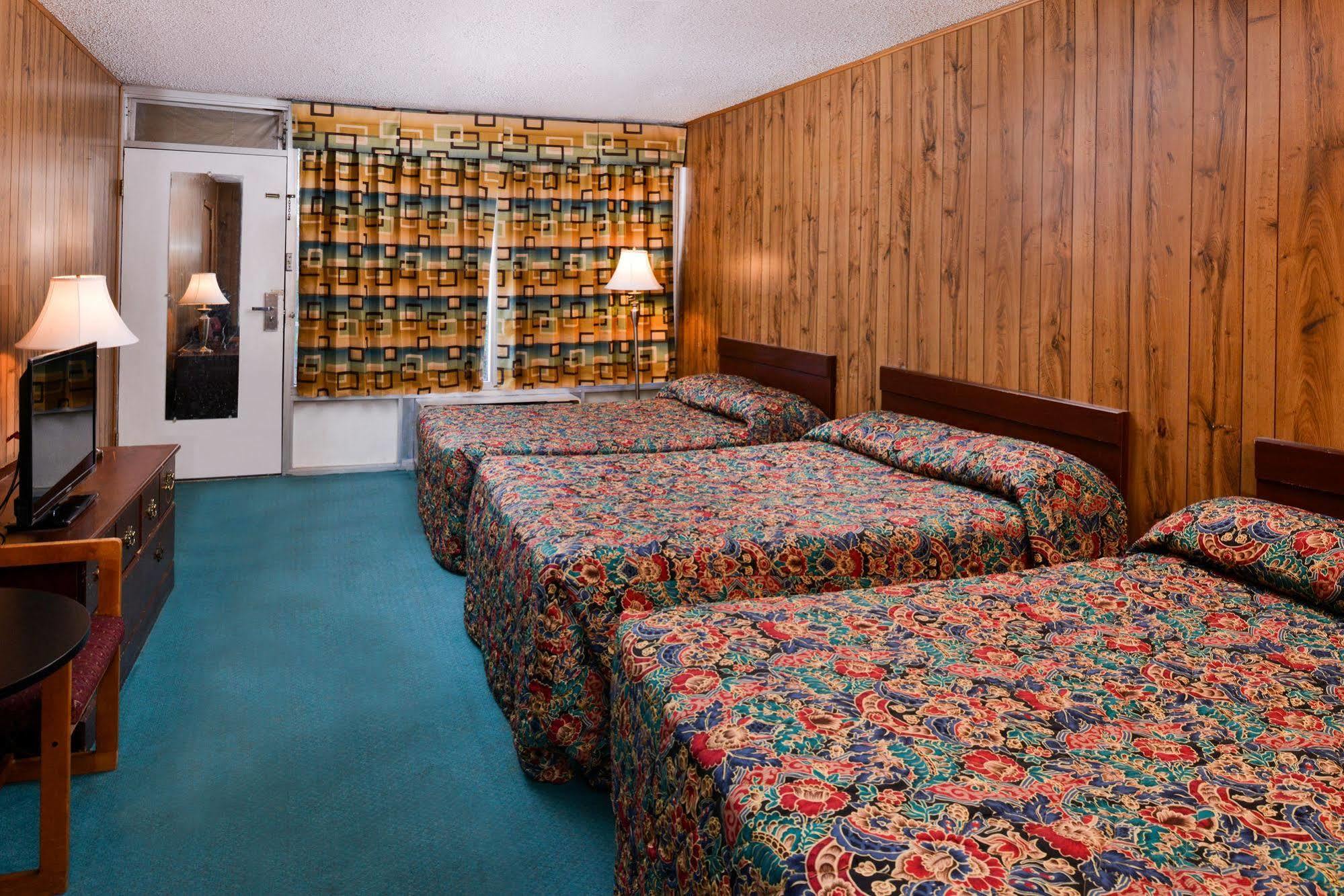 Red Carpet Inn Battleboro Екстер'єр фото