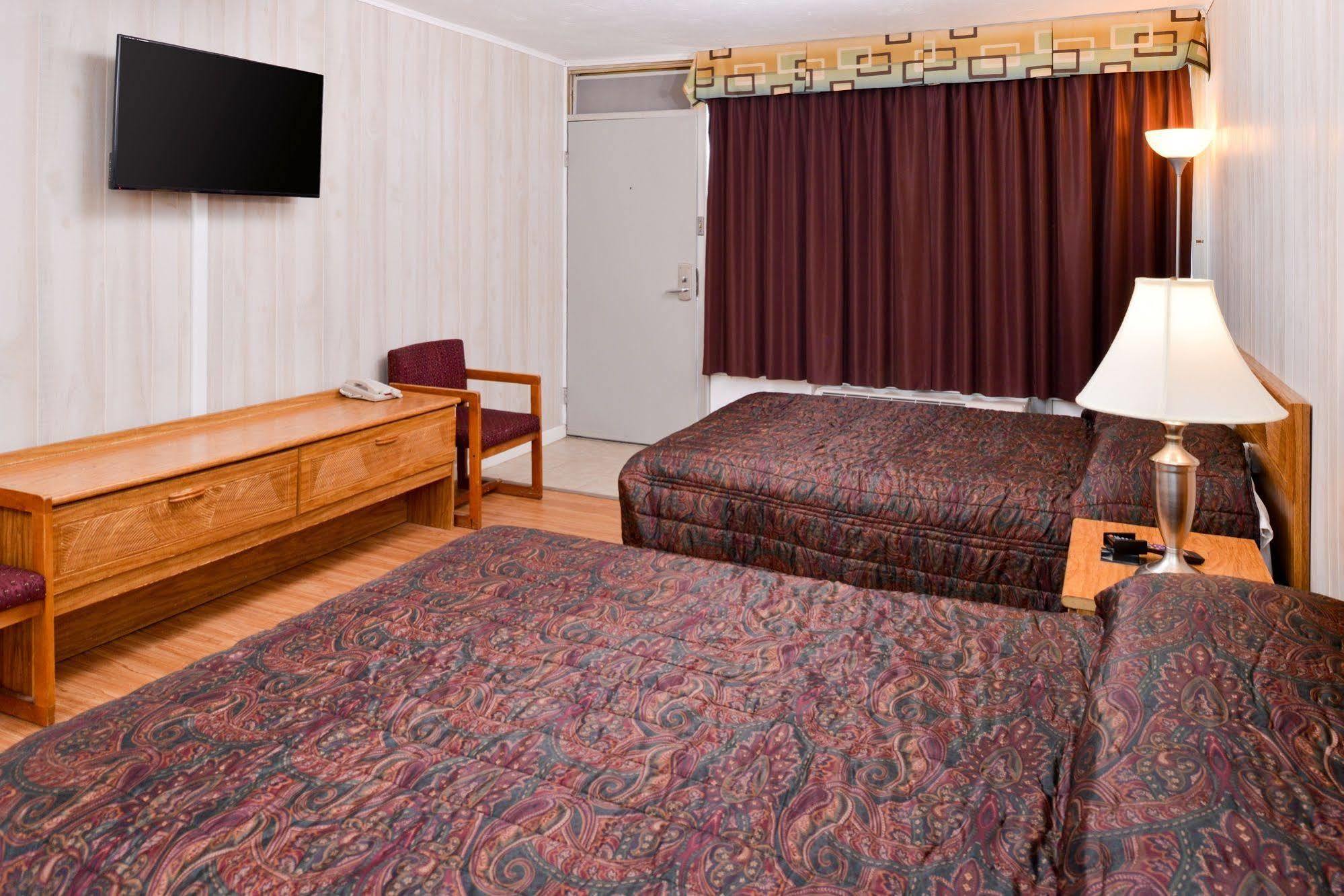Red Carpet Inn Battleboro Екстер'єр фото