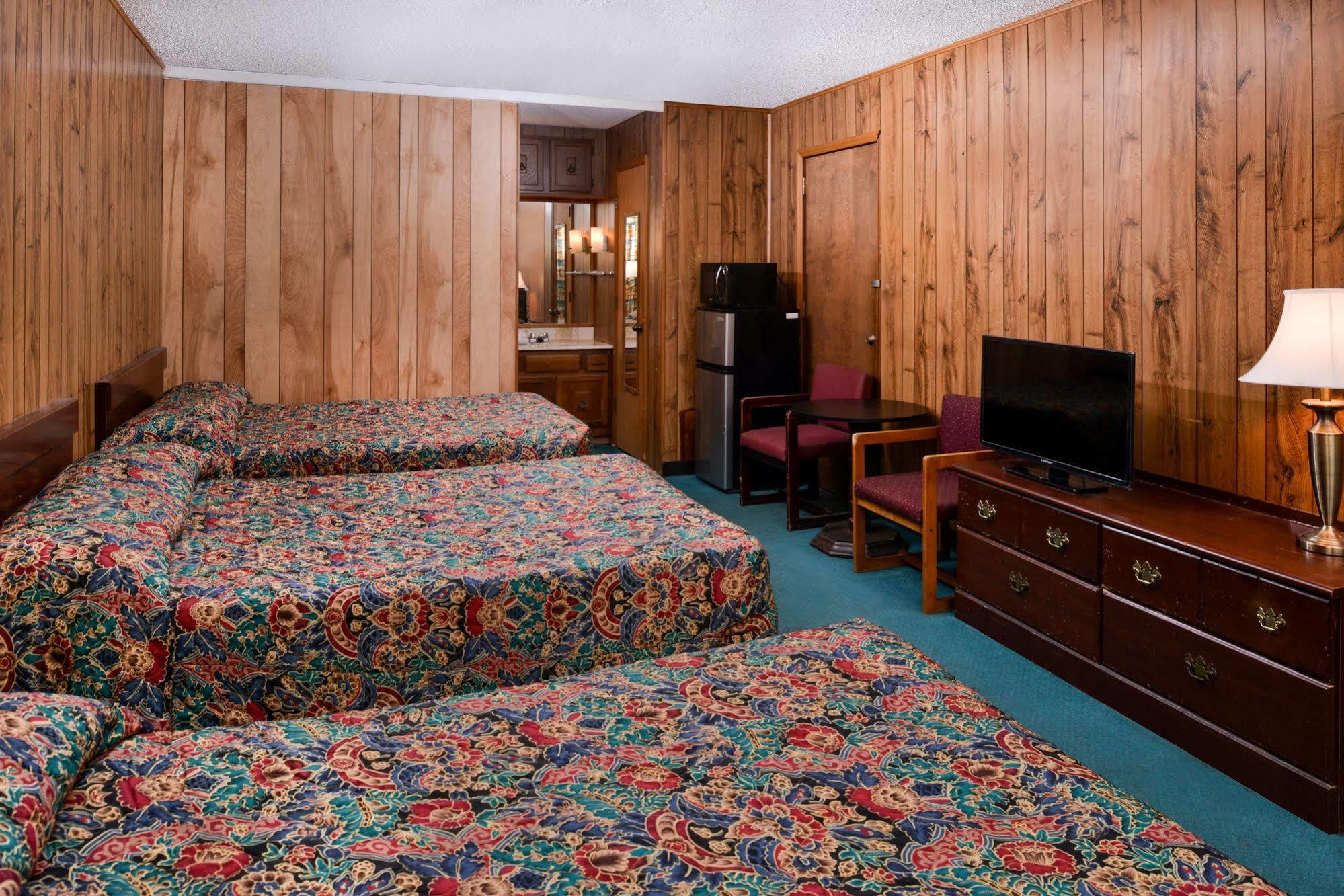 Red Carpet Inn Battleboro Екстер'єр фото