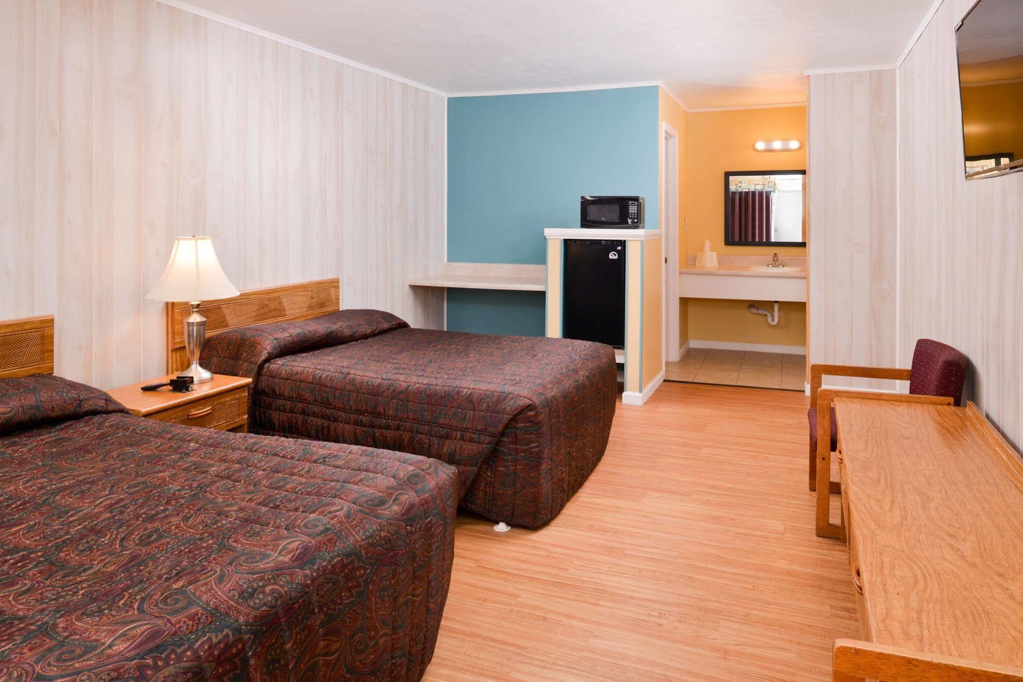 Red Carpet Inn Battleboro Екстер'єр фото