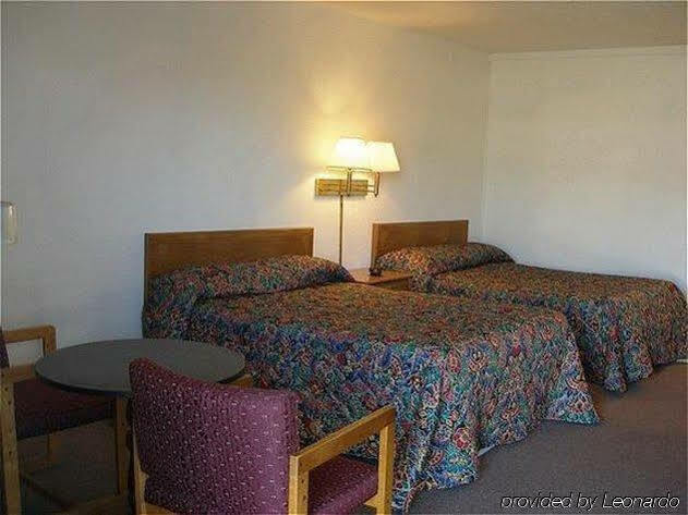 Red Carpet Inn Battleboro Екстер'єр фото